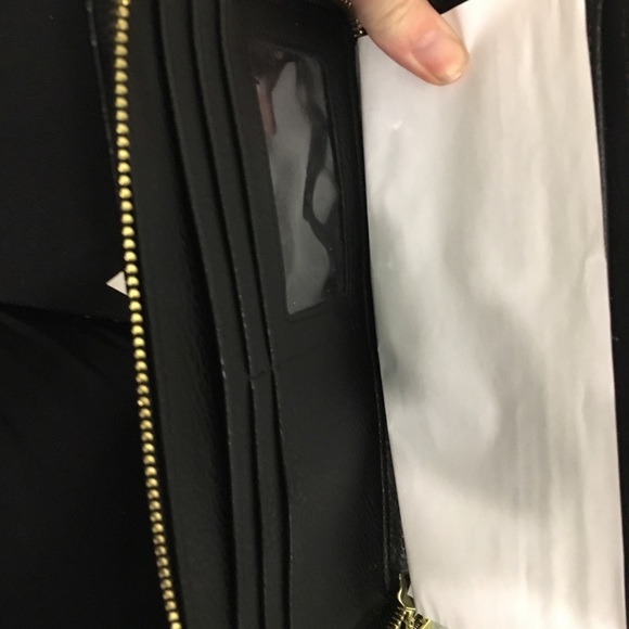 Black Steve Madden zip Around Logo Wallet - Picture 6 of 8